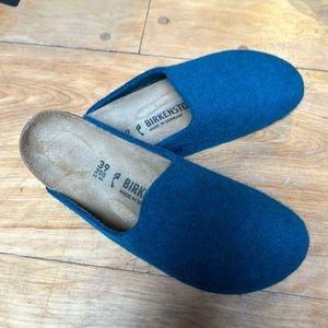 NWOT Women’s Birkenstock wool clogs, size 39 Royal blue